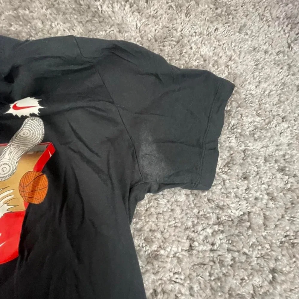 Nike Air Force One black‎ and red graphic tee